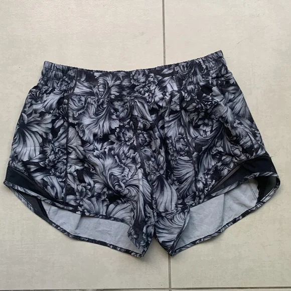 LULULEMON Hotty Hot Shorts Night Garden Ice Grey Black Gray Floral 8 - Picture 1 of 8